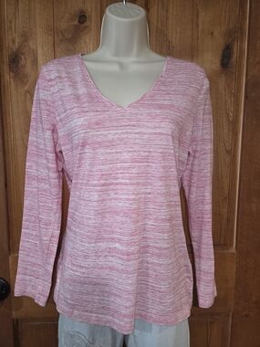 G.H. Bass & Co. Heathered Pink Long Sleeve V-Neck Top